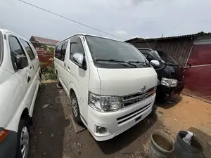 Toyota HiAce 2013 White