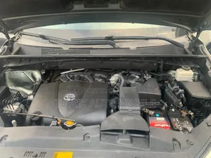 Toyota Highlander XLE 4x4 V6 (3.5L 6cyl 8A) 2017 Gray