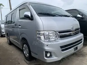 Toyota HiAce 2014 Silver