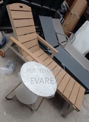 Exotic Poolside Chair/Bed With Side Table