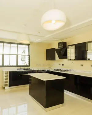 3bdrm Maisonette in Lekki Phase One for sale