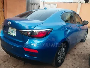 Toyota Yaris LE Sedan 4dr 2019 Blue