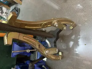 Heavy-Duty 3-Jaw Bearing and Gear Puller 28”