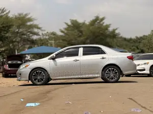 Toyota Corolla LE 4dr Sedan (1.8L 4 cyl 4A) 2009 Silver