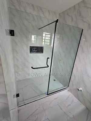Elegant 10mm Tempered Shower Glass Cubicle With Black Accessories