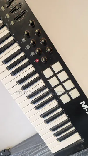 Oxygen 61 Studio Midi Keyboard