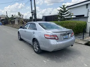 Toyota Camry SE V6 4dr Sedan (3.5L 6cyl 6AM) 2010 Gray