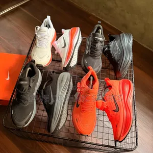 Original Nike Vomero Plus Sneakers