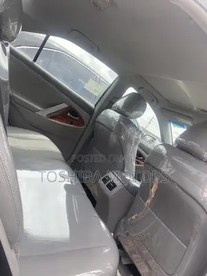 Toyota Camry XLE 4dr Sedan (2.5L 4cyl 6A) 2011 Silver