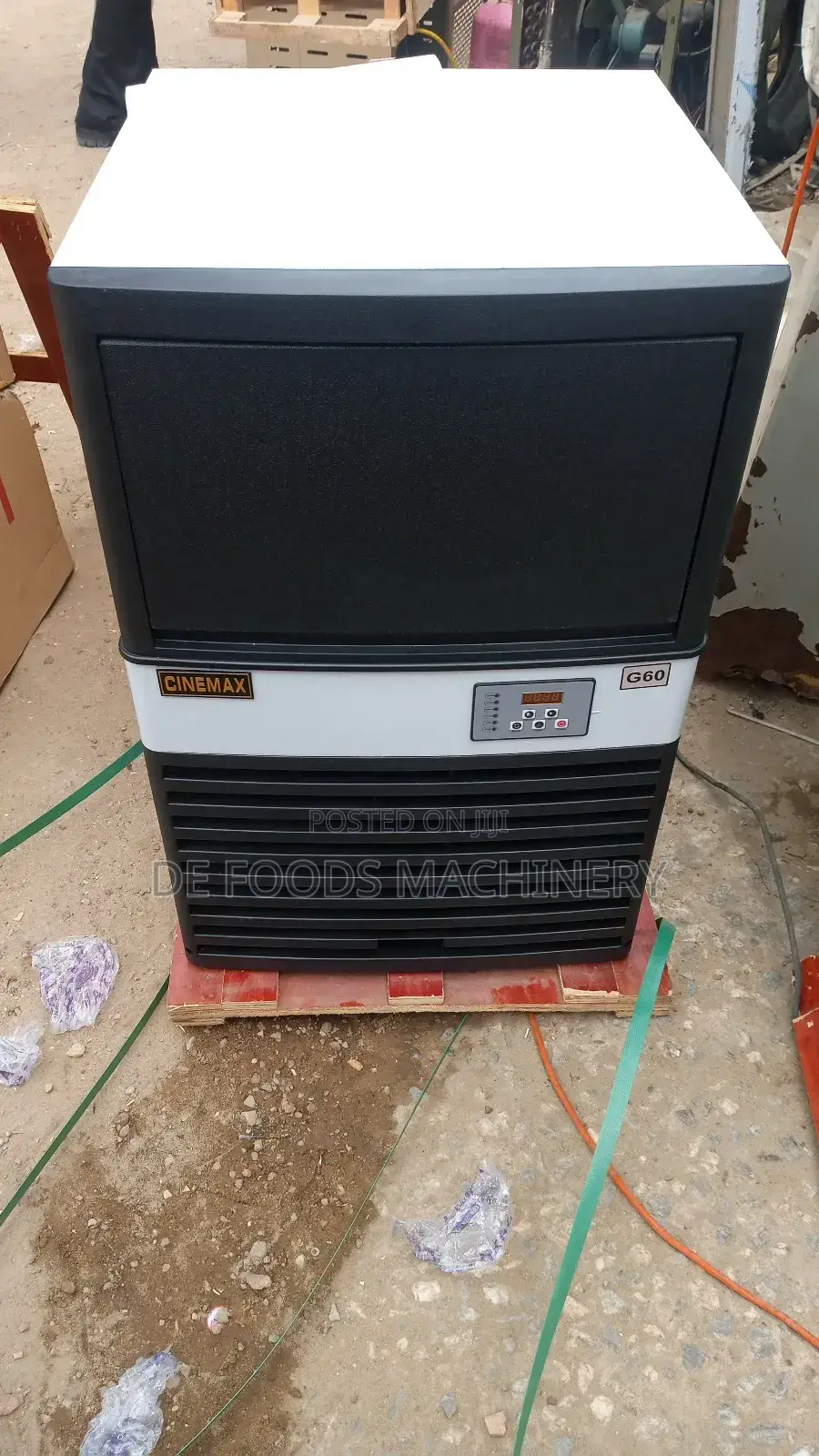 Ice Cubes Machine (60 Cubes)