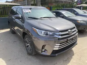 Toyota Highlander LE Plus 4dr SUV (3.5L 6cyl 6A) 2015 Gray