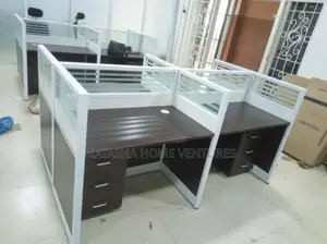 4-Seater Cubicle Office Workstation With Partitions