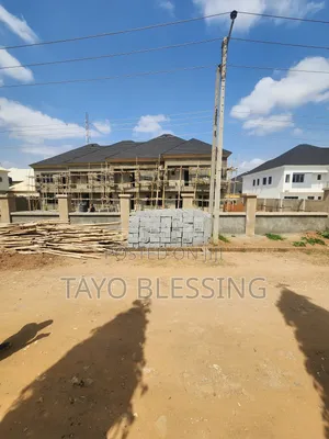 4bdrm Duplex in Wumba for sale
