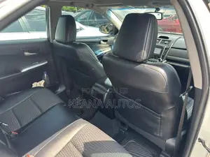 Toyota Camry SE 4dr Sedan (2.5L 4cyl 6A) 2013 White