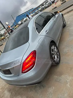 Mercedes-Benz C300 2016 Blue