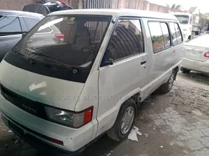 Toyota HiAce 1999 White