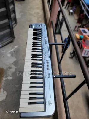 Behringer Umx61 Midi Keyboard