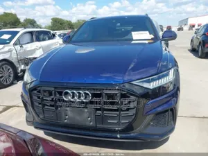 Audi Q8 2022 Blue