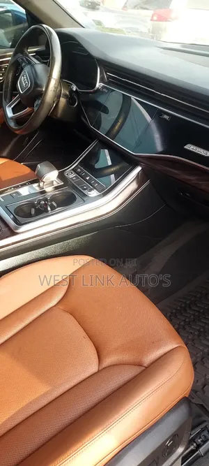 Audi Q8 2022 Blue