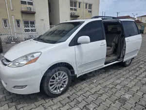 Toyota Sienna XLE 2008 White