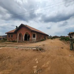 2bdrm Block of Flats in Iwo Road for sale
