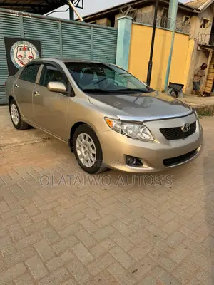 Toyota Corolla LE 4dr Sedan (1.8L 4cyl 4A) 2010 Gold