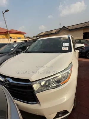 Toyota Highlander XLE 4dr SUV (3.5L 6cyl 6A) 2014 White