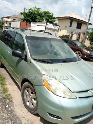 Toyota Siena for Hire