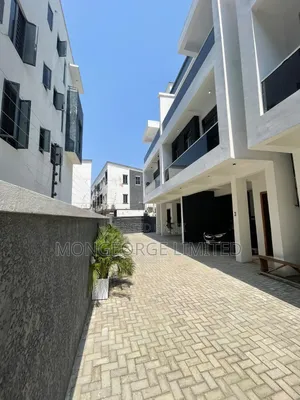 4bdrm Townhouse/Terrace in Ologolo for sale