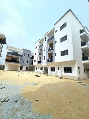 4bdrm Townhouse/Terrace in Ologolo for sale