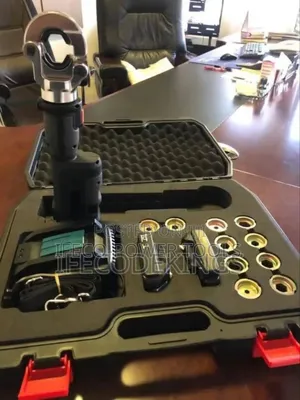 Portable, Battery-Operated Hydraulic Crimping Tool Set,