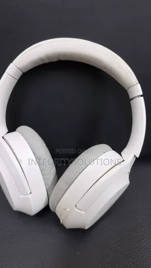 Noise Cancelling Wireless Headphones. Razer Opus X