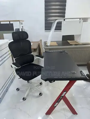 Full-Back Support Chair and Table