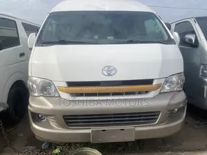 Toyota HiAce 2015 White