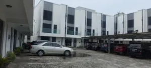 4bdrm Maisonette in Banana Island Road for rent