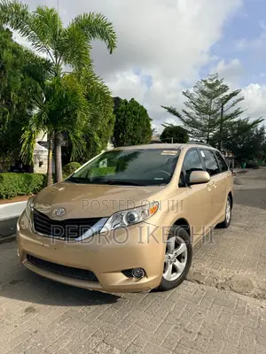 Toyota Sienna LE 7 Passenger Mobility 2012 Gold