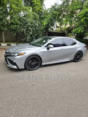 Toyota Camry 2024 Silver