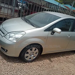 Toyota Verso 1.8 2012 Silver