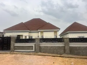 3bdrm Bungalow in Estate By Trademore, FHA for sale