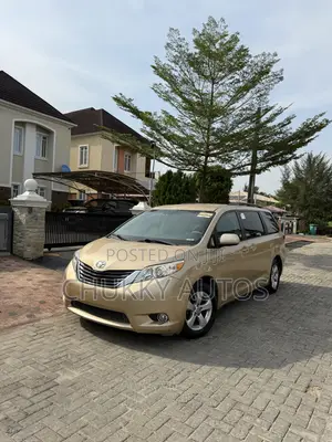 Toyota Sienna LE 8 Passenger 2011 Gold