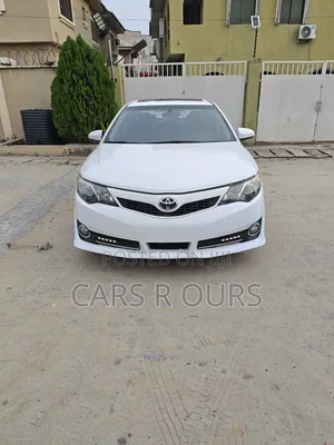 Toyota Camry SE 4dr Sedan (2.5L 4cyl 6A) 2013 White