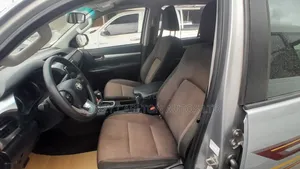 Toyota Hilux Revo Double Cab Petrol 2.7 AWD 2018 Blue