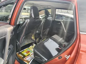Toyota RAV4 XLE 4dr SUV AWD (2.5L 4cyl 6A) 2015 Orange