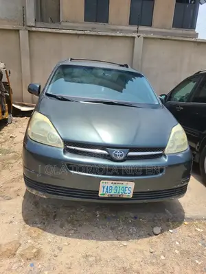 Toyota Sienna Space Bus for Hire / Rent in Lagos (Chauffeur Driven)