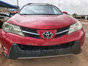 Toyota RAV4 XLE 4dr SUV (2.5L 4cyl 6A) 2014 Red