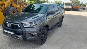 Toyota Hilux Revo Double Cab Petrol 2.7 AWD 2021 Gray