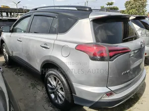 Toyota RAV4 Limited AWD (2.5L 4cyl 6A) 2017 Silver