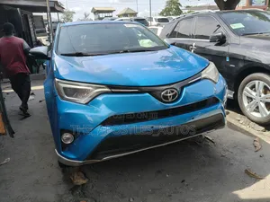 Toyota RAV4 SE FWD (2.5L 4cyl 6A) 2017 Blue