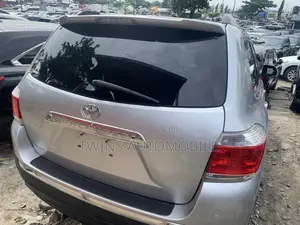 Toyota Highlander Limited 3.5l 4WD 2013 Silver