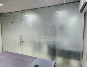 Frameless Office Partition With 10mm Frosted Glass – Modern Professi